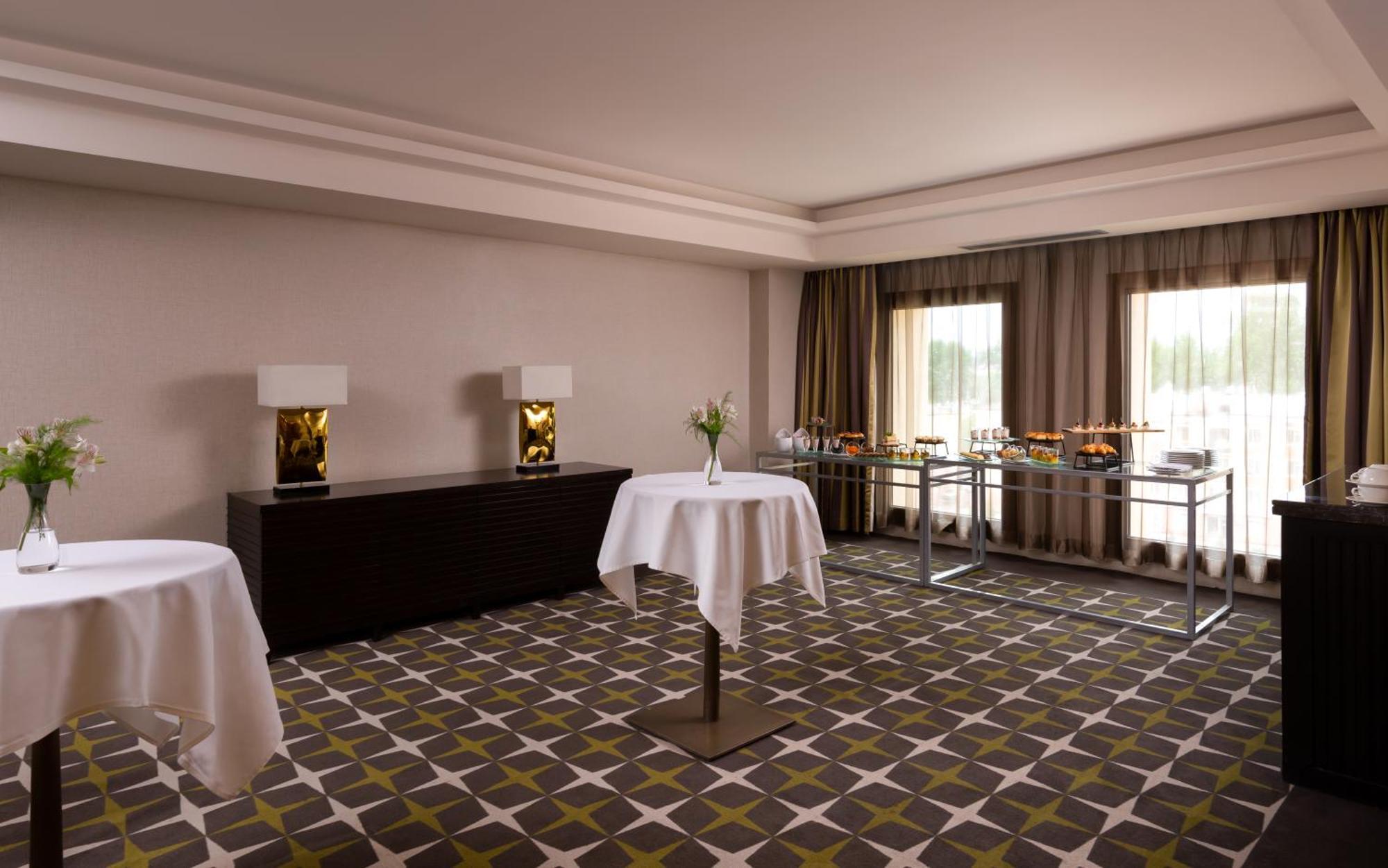 Hilton Dusjanbe Eksteriør billede